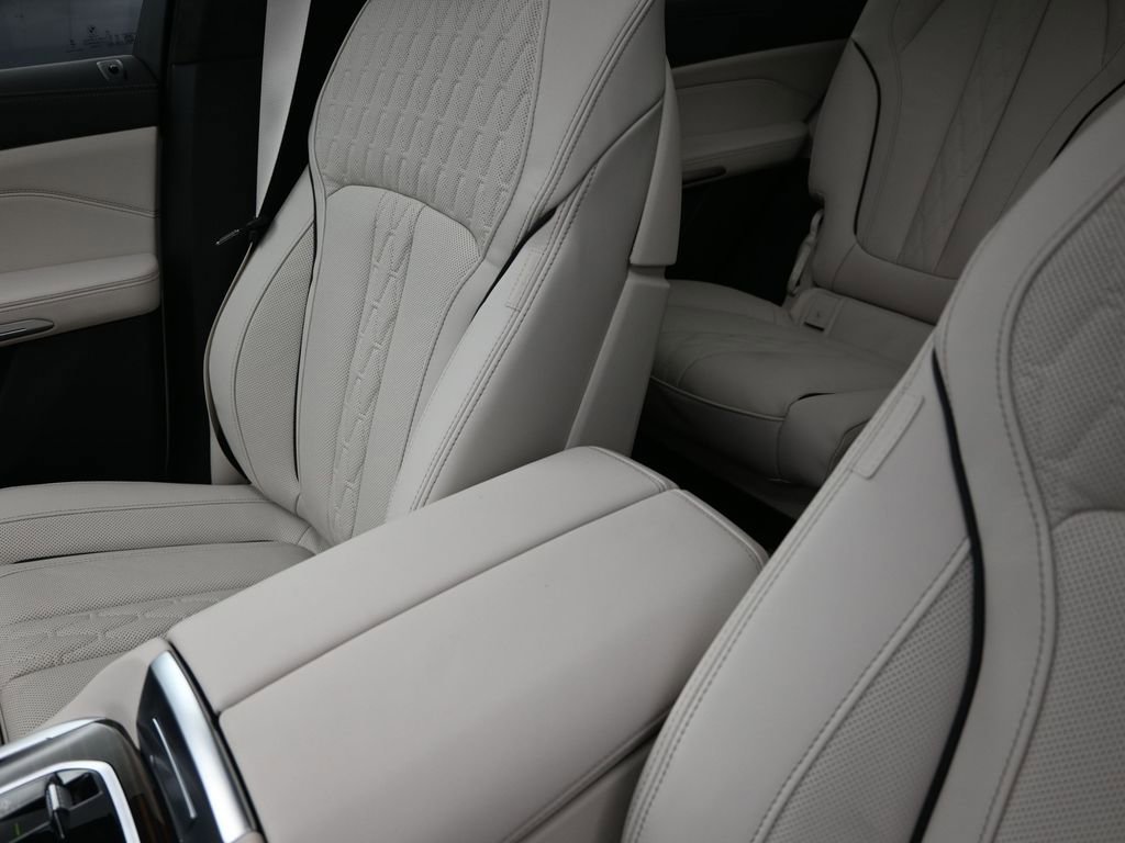 New 2026 BMW X7 M60i image 14