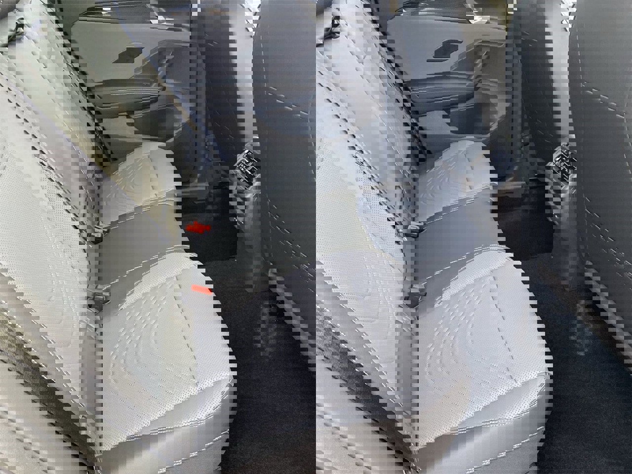 New 2025 Volkswagen Tiguan SE image 9