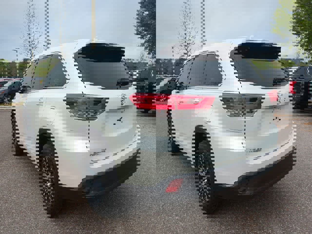 Certified 2018 Toyota Highlander Plus image 4