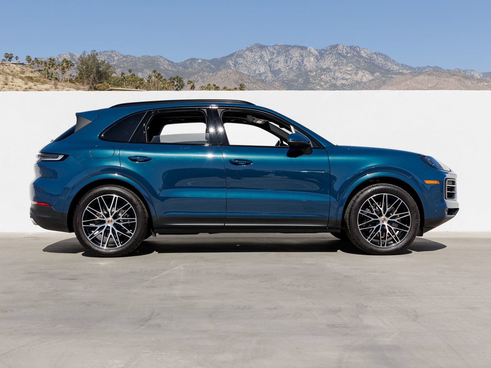 Certified 2025 Porsche Cayenne AWD/4WD image 8
