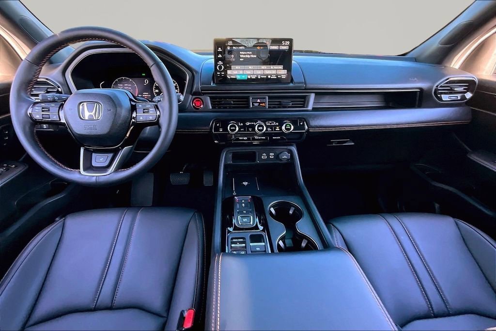 Used 2025 Honda Pilot TrailSport image 8