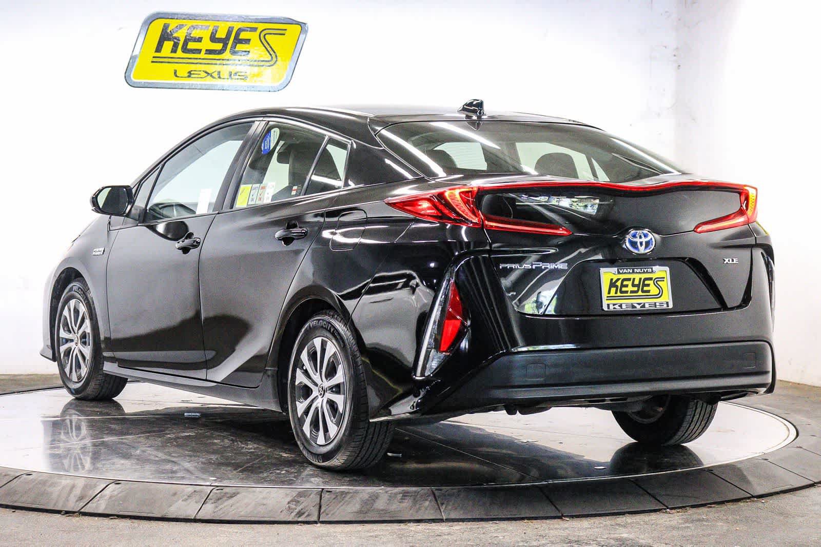 Used 2021 Toyota Prius Prime XLE FWD image 2