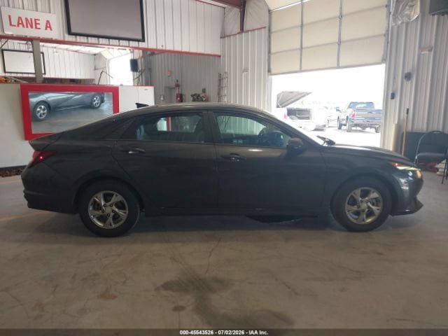 Used 2021 Hyundai Elantra SE FWD image 11