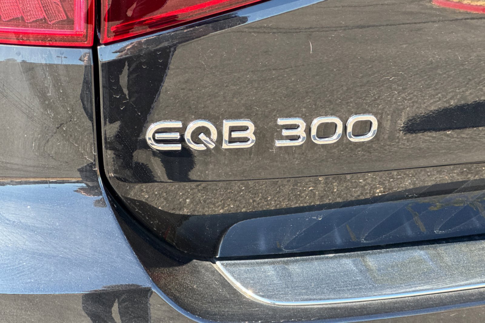 Used 2024 Mercedes-Benz EQB 300 4MATIC image 35