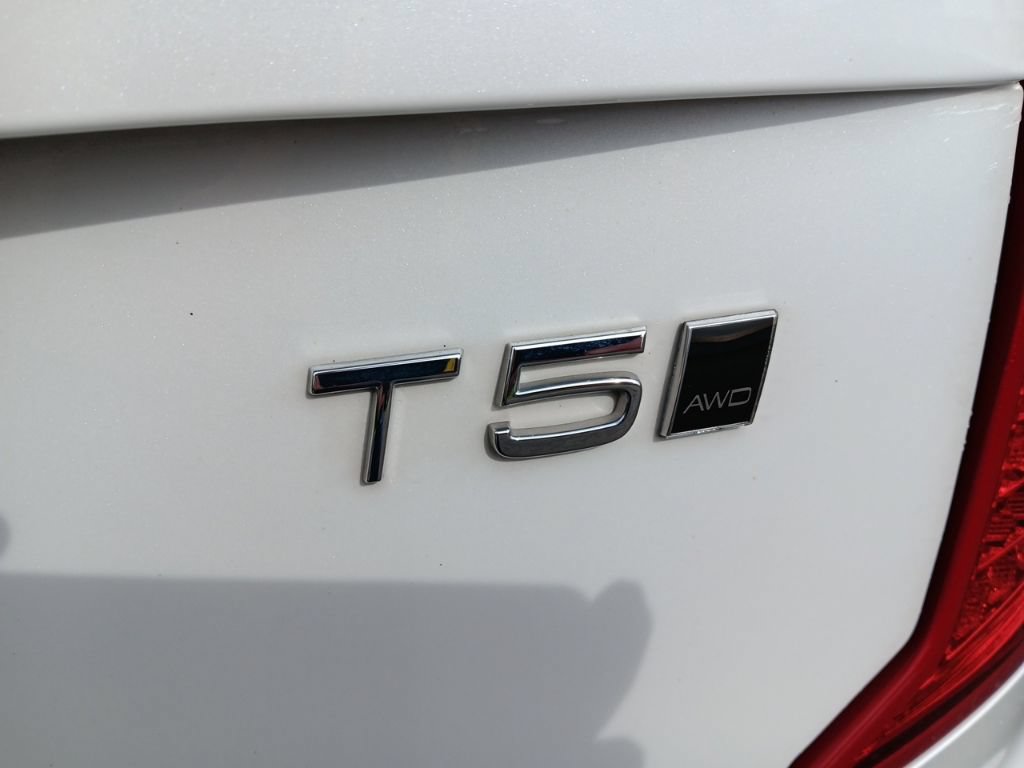 Used 2022 Volvo XC90 T5 Momentum AWD/4WD image 6