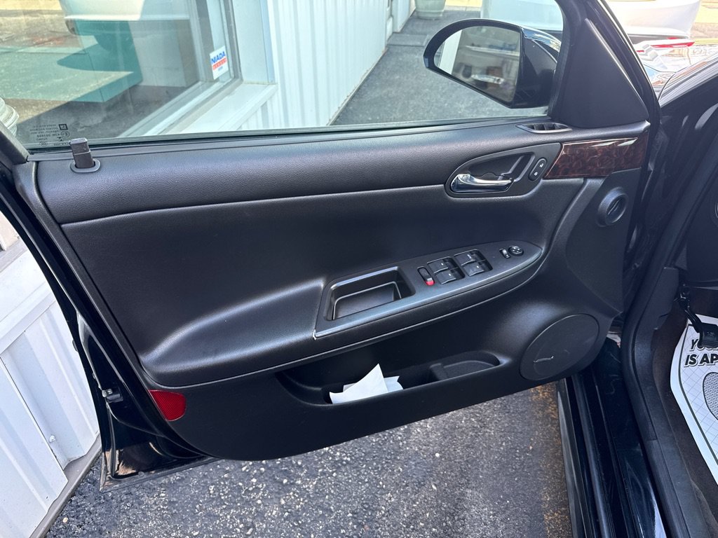 Used 2014 Chevrolet Impala LTZ FWD image 11