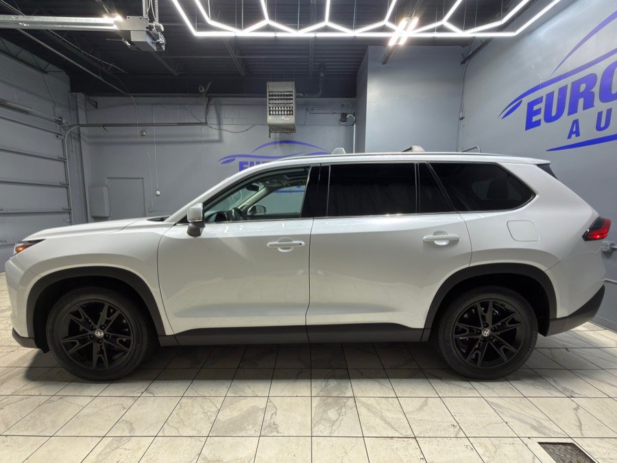 Used 2024 Toyota Grand Highlander AWD image 11