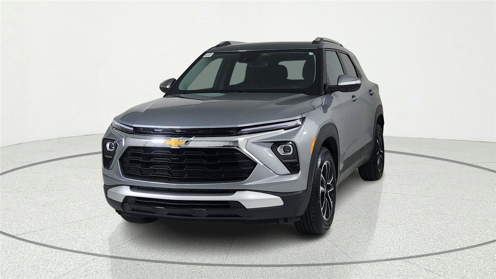 Used 2025 Chevrolet TrailBlazer LT FWD image 2