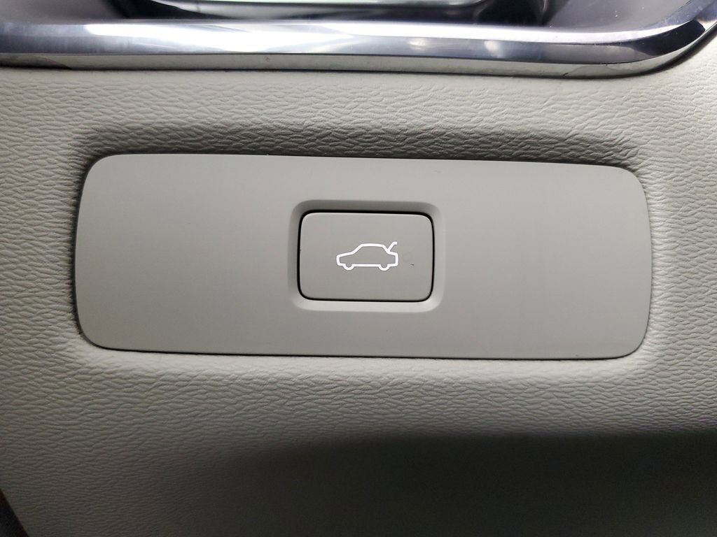 Certified 2024 Volvo XC60 B5 Core w/ Protection Package Premier image 37