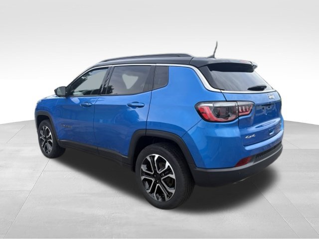 Used 2023 Jeep Compass Limited AWD/4WD image 2
