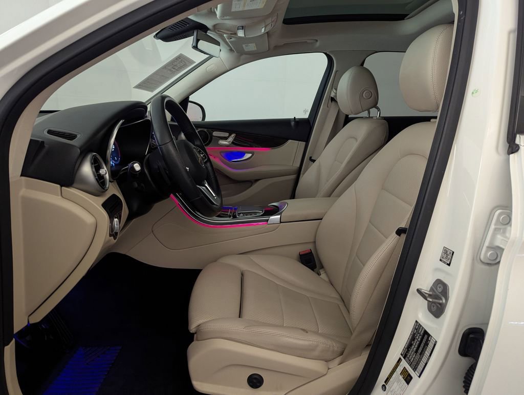 Used 2021 Mercedes-Benz GLC 300 image 4