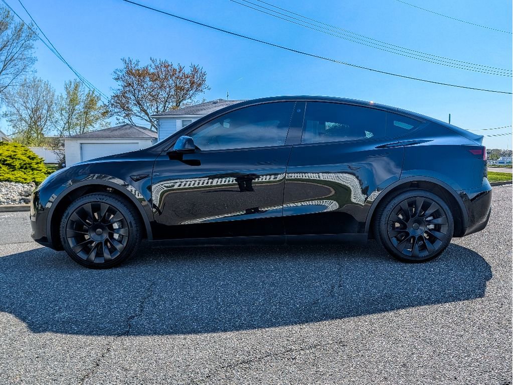Used 2022 Tesla Model Y Long Range image 9