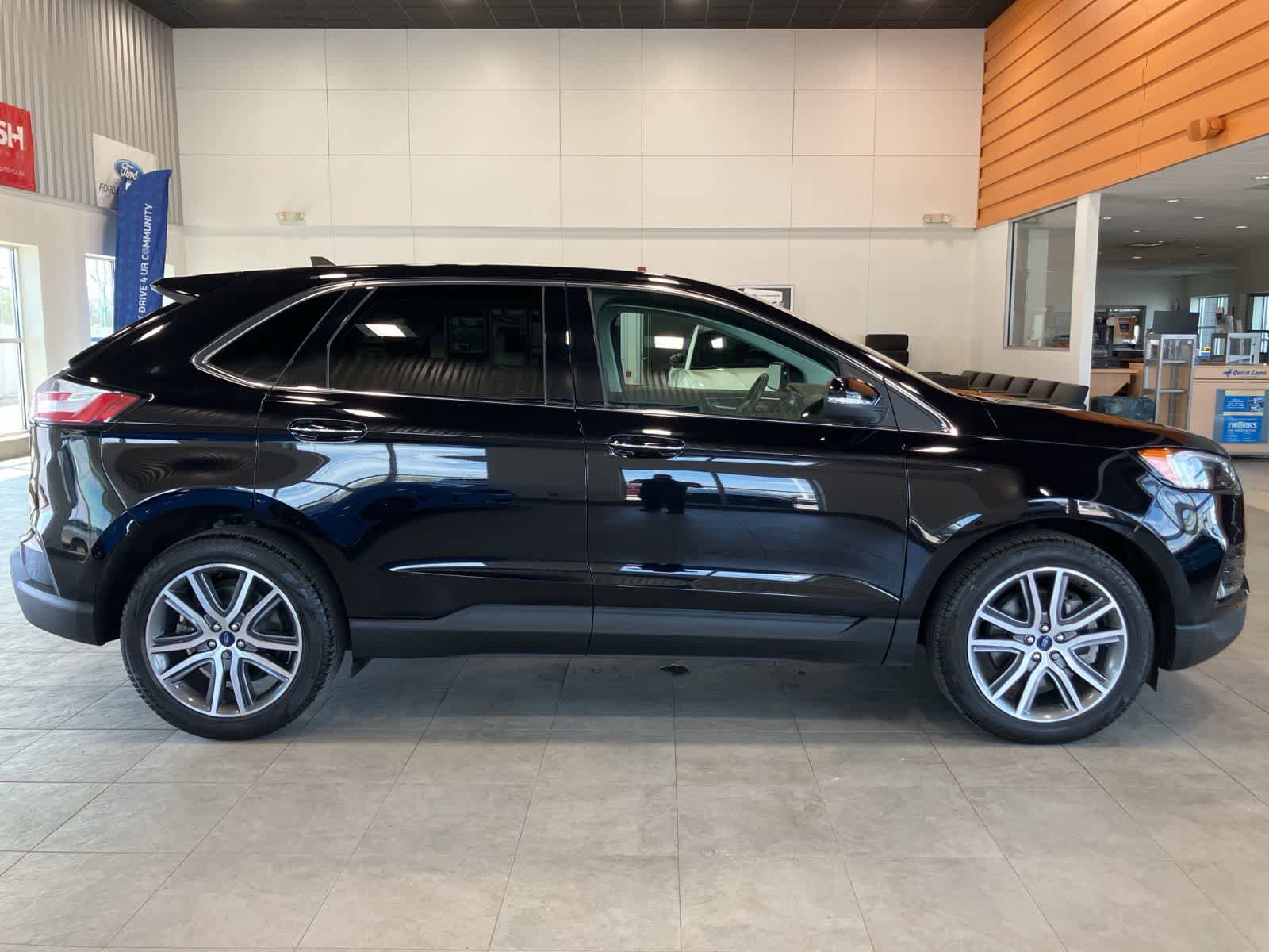 Used 2022 Ford Edge Titanium w/ Class II Trailer Tow Package AWD/4WD image 4