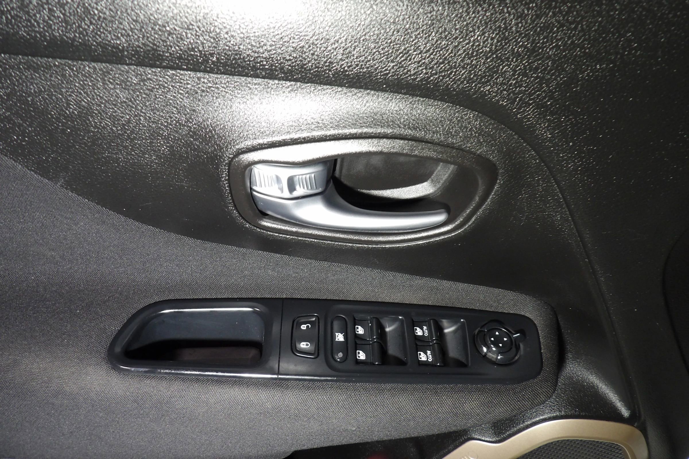 Used 2017 Jeep Renegade Sport w/ Power & Air Group FWD image 8