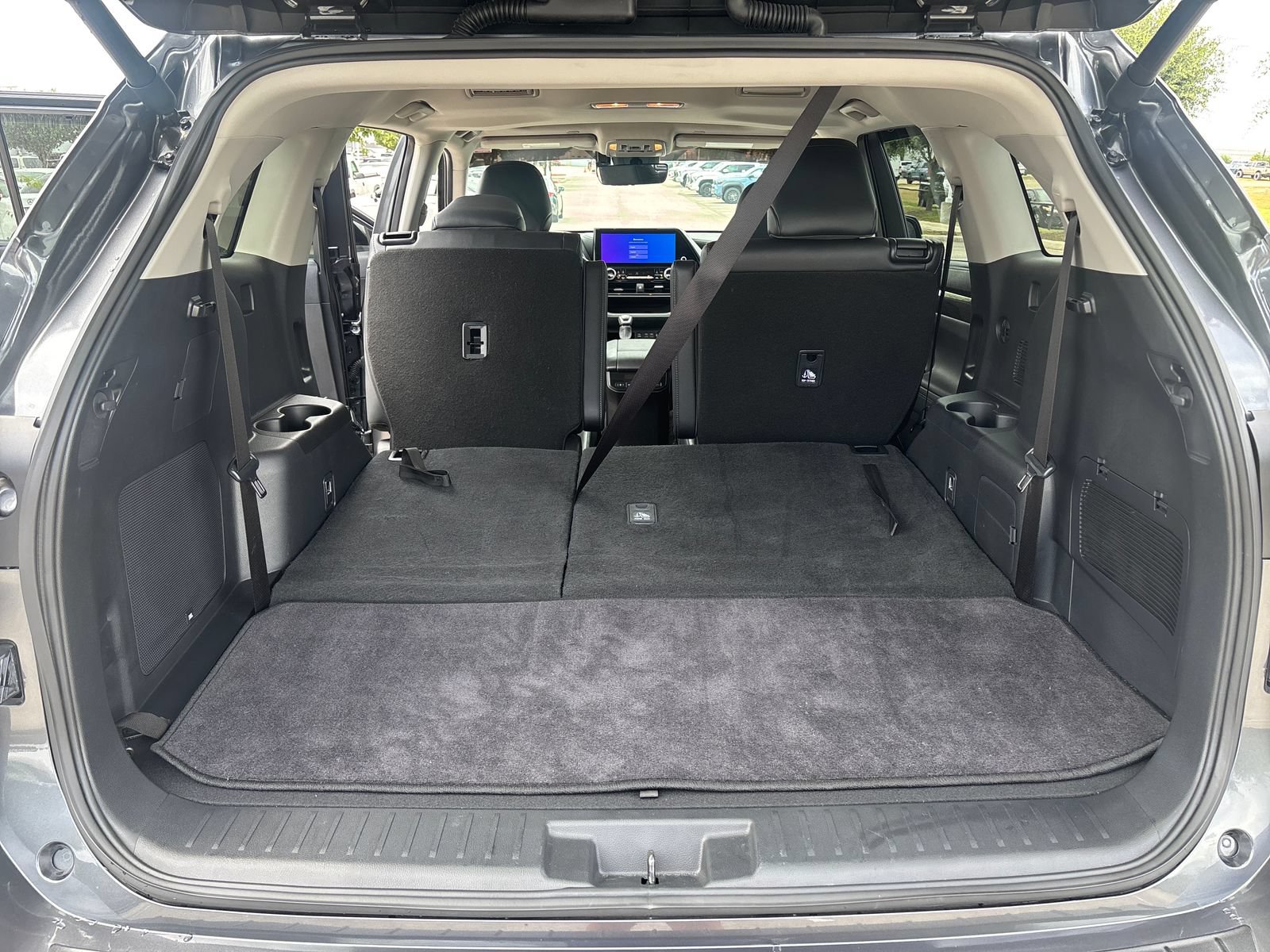 Used 2025 Toyota Highlander Limited FWD image 17