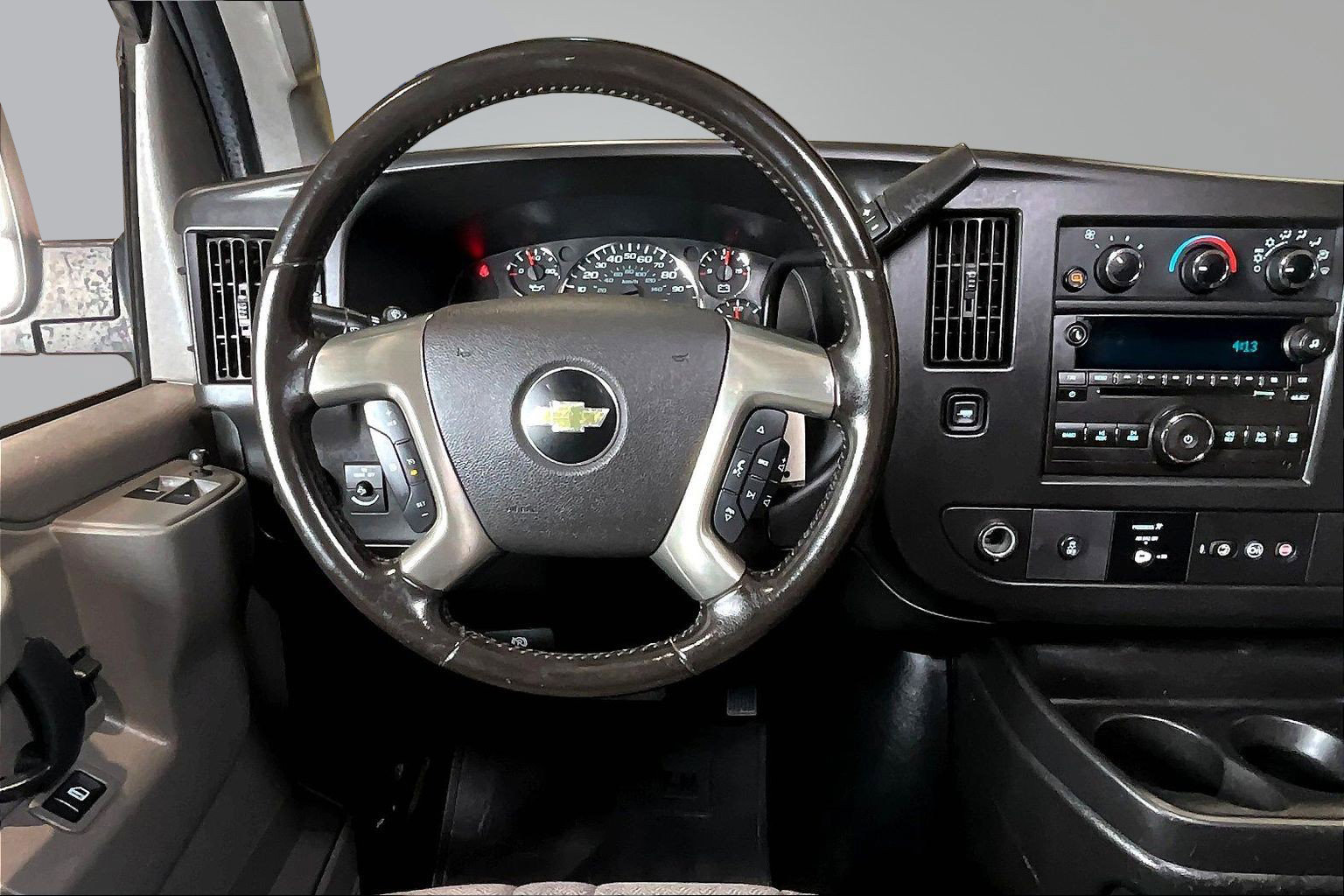 Used 2018 Chevrolet Express 3500 LT w/ LT Preferred Equipment Group RWD image 9