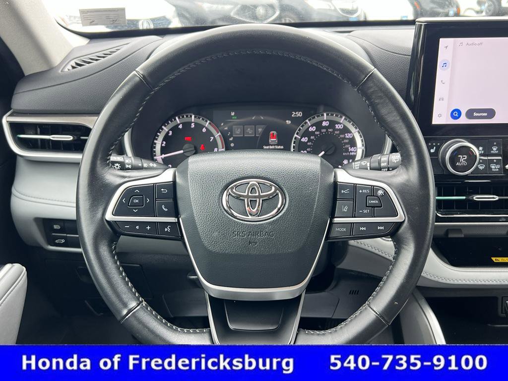 Used 2023 Toyota Highlander XLE FWD image 17