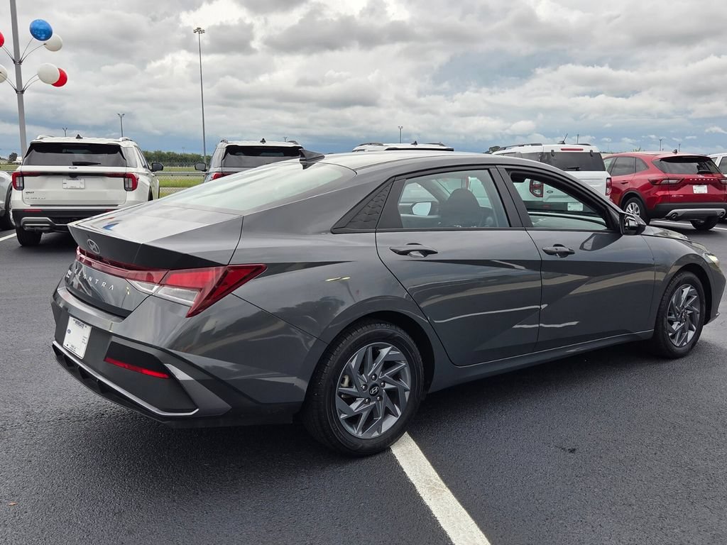 Used 2024 Hyundai Elantra SEL FWD image 12