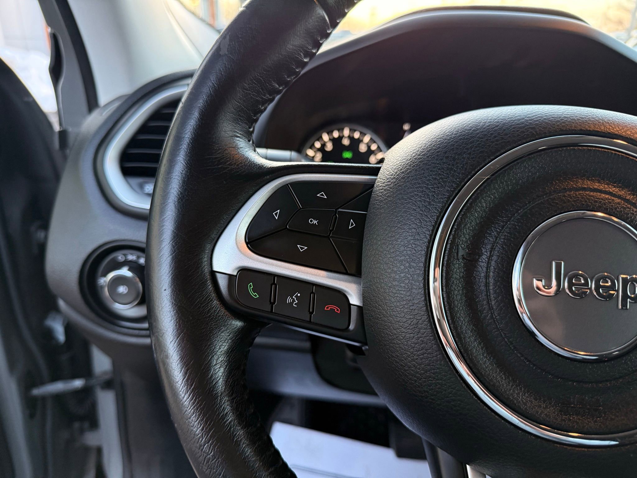 Used 2019 Jeep Renegade Latitude w/ Cold Weather Group image 48