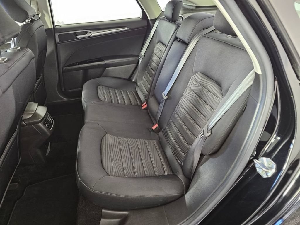 Used 2016 Ford Fusion SE FWD image 16