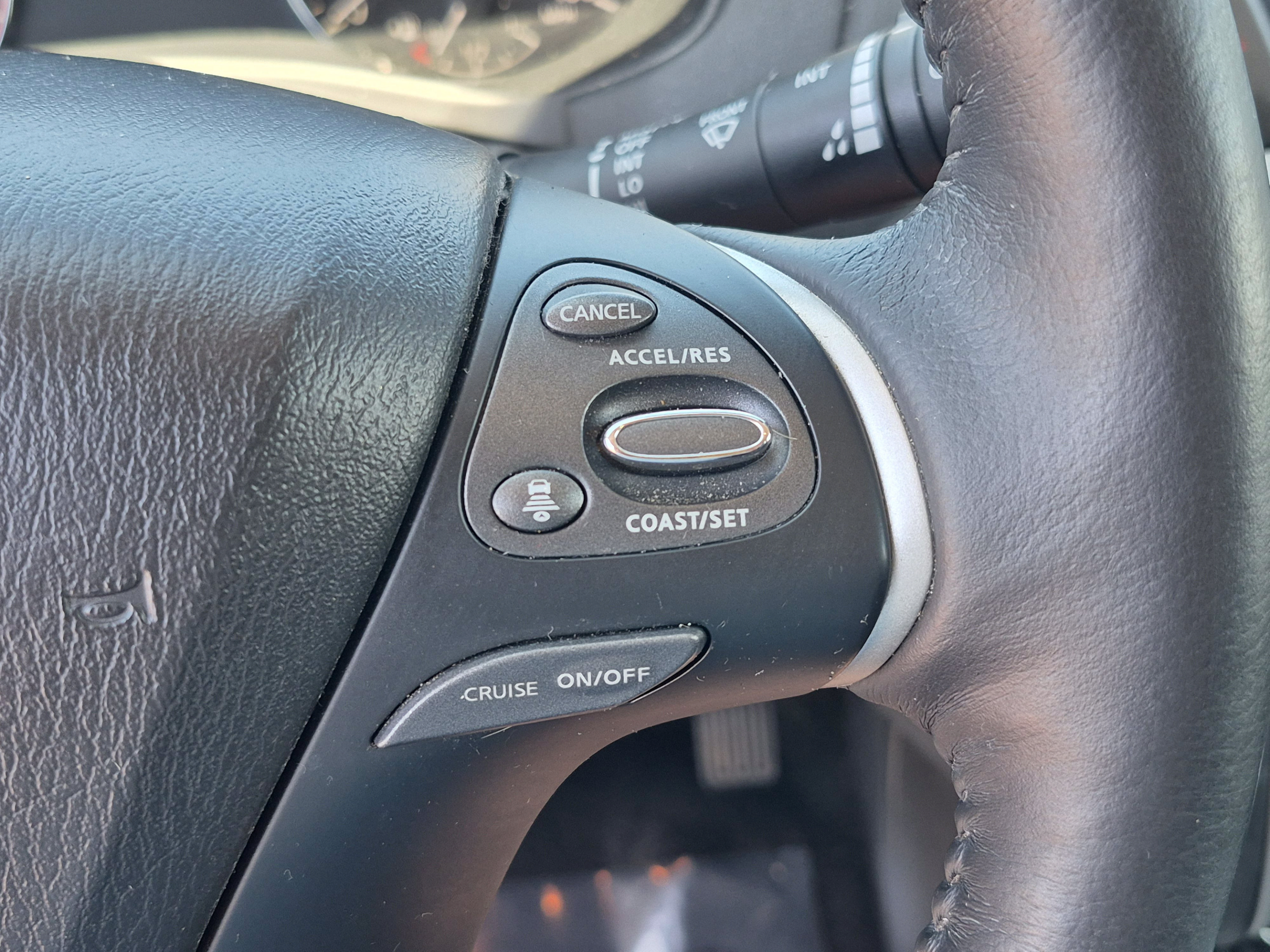 Used 2019 Nissan Pathfinder SL FWD image 33