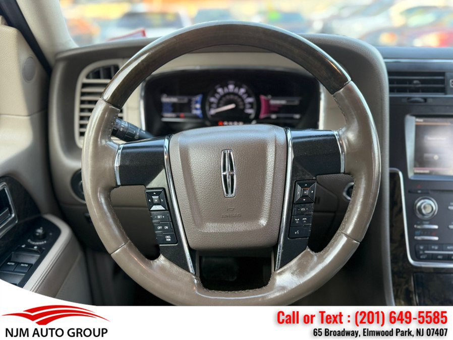 Used 2015 Lincoln Navigator 4WD image 21
