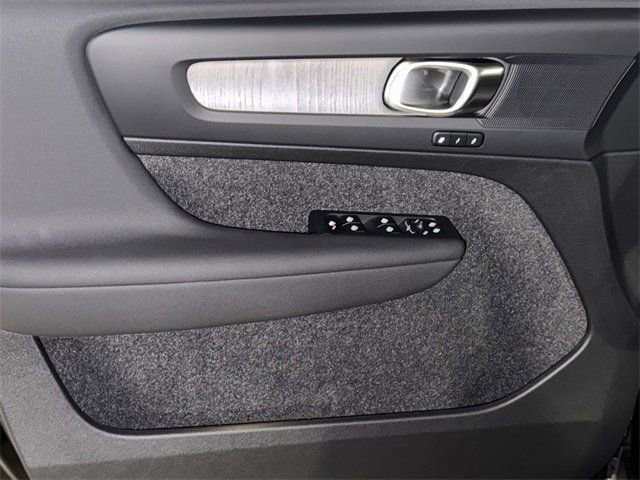 New 2025 Volvo XC40 B5 Core w/ Protection Package Premier image 19