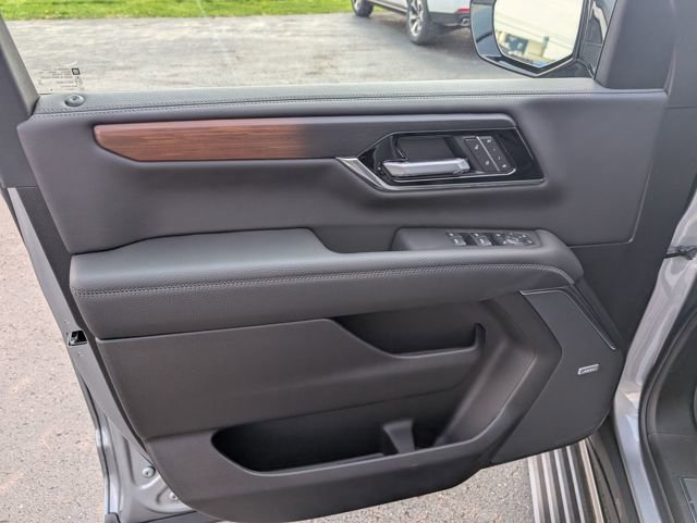 New 2026 GMC Yukon XL Denali w/ Denali Reserve Package image 14