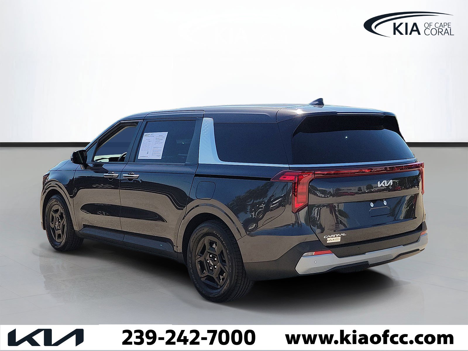 Certified 2025 Kia Carnival LX FWD image 4