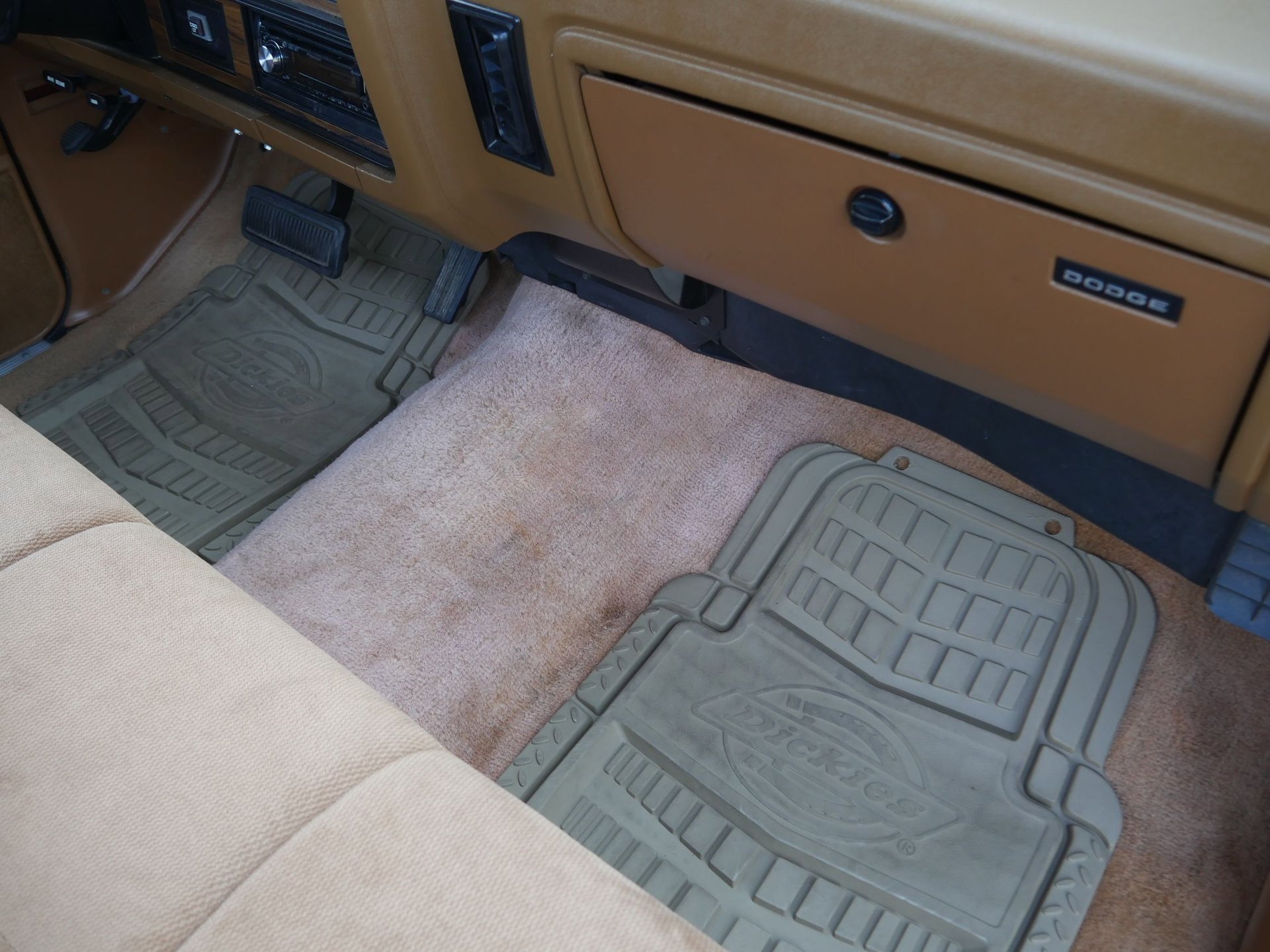 Used 1992 Dodge D/W Truck 150 RWD image 73