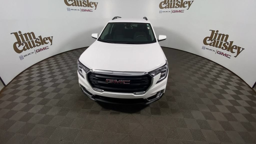 Certified 2023 GMC Terrain SLE w/ Driver Convenience Package FWD image 3