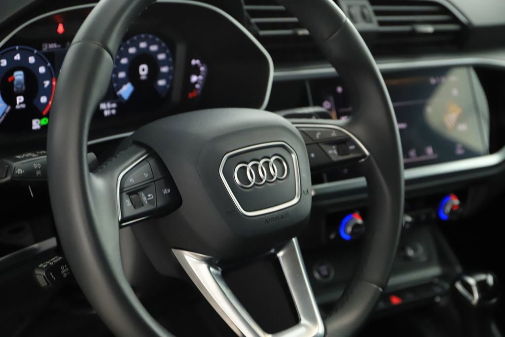 Used 2025 Audi Q3 2.0T Premium w/ Convenience Package image 16