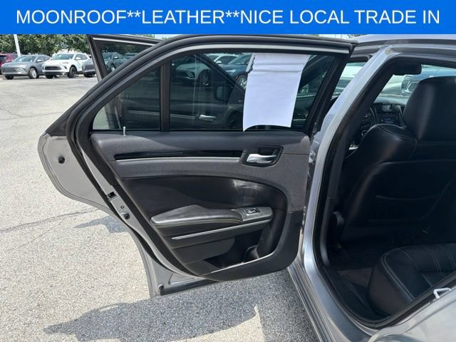 Used 2018 Chrysler 300 S w/ 300S Premium Group RWD image 22