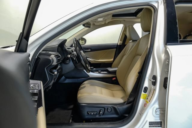 Used 2017 Lexus IS 200t w/ Premium Package RWD image 5