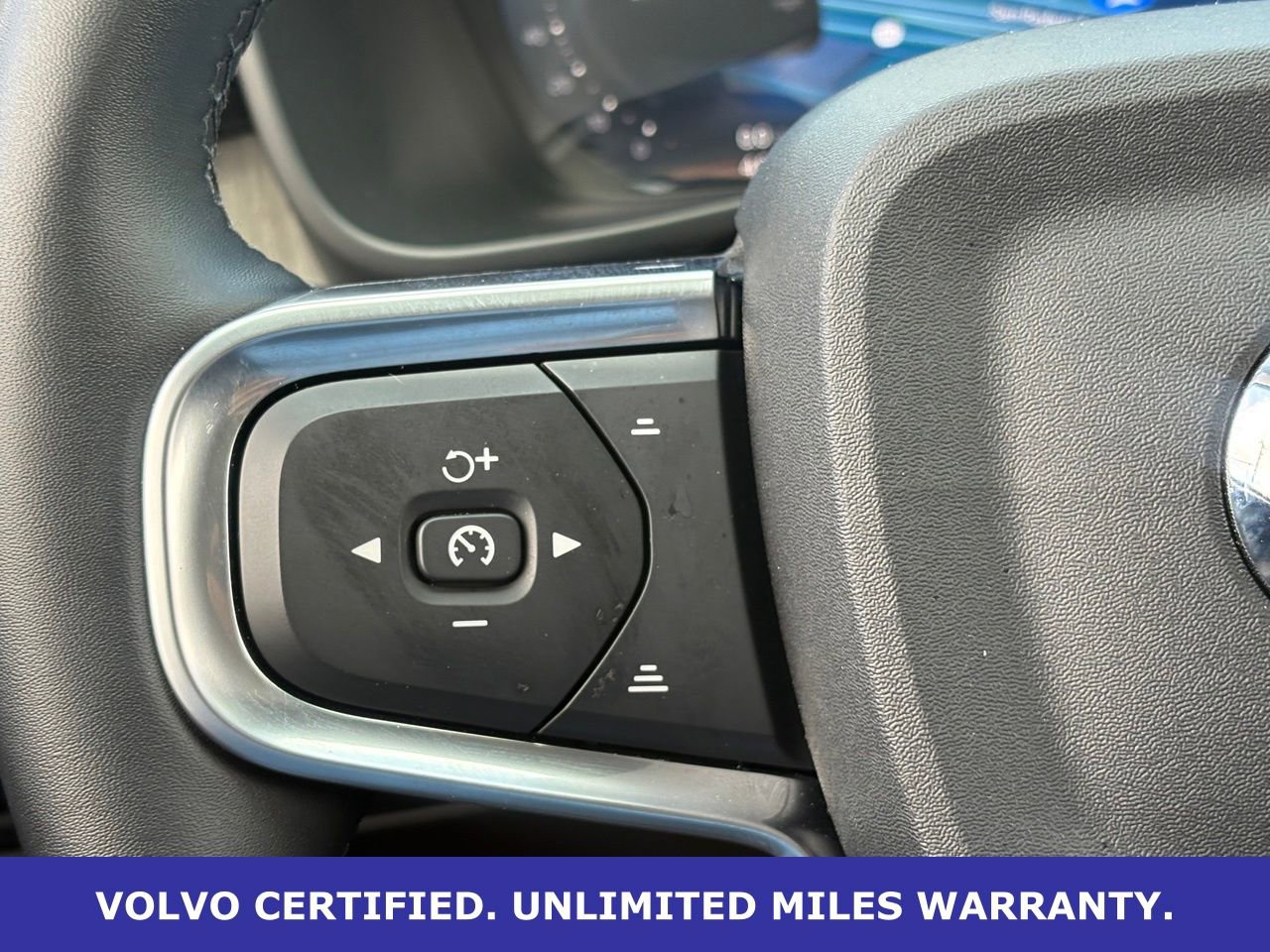 Certified 2025 Volvo XC40 B5 Core image 19