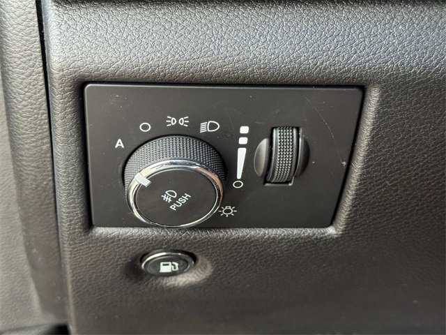 Used 2018 Jeep Grand Cherokee Altitude image 23