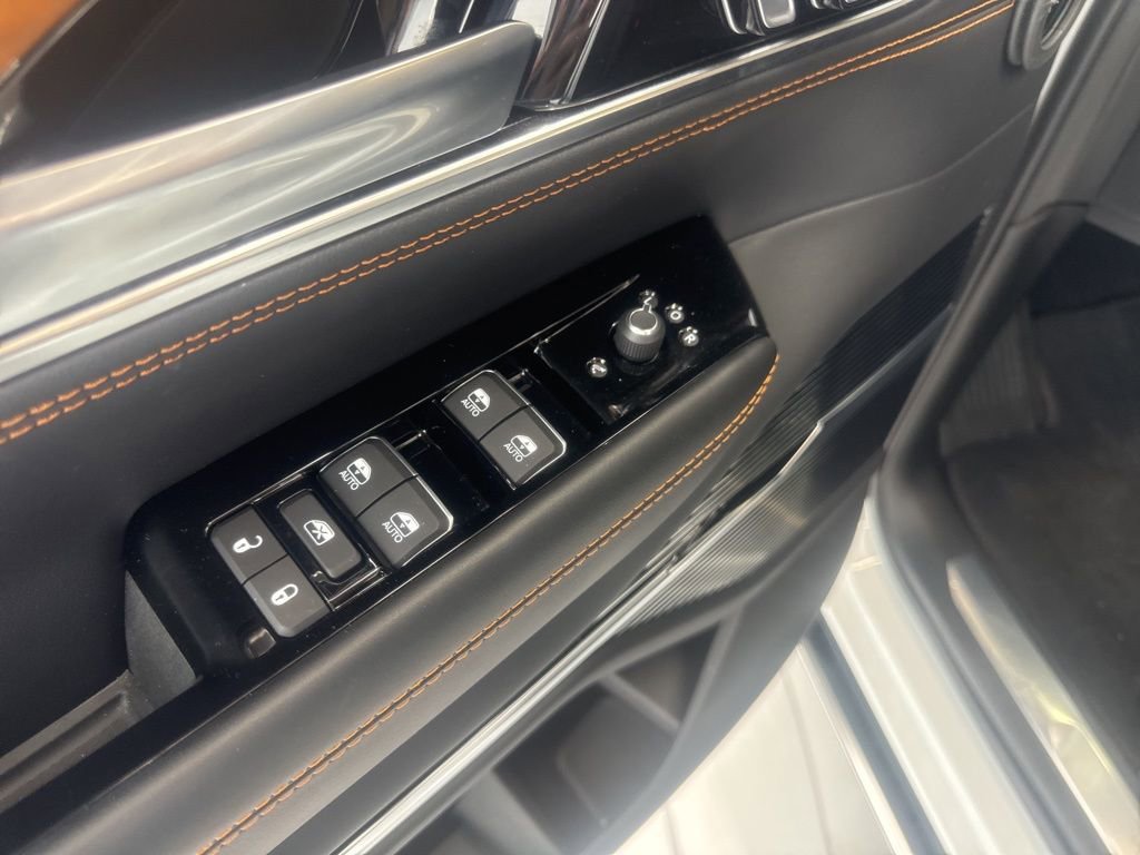 New 2025 Jeep Grand Wagoneer Series III w/ HD Trailer Tow Package image 13