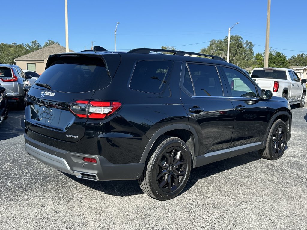 Used 2025 Honda Pilot Touring image 5