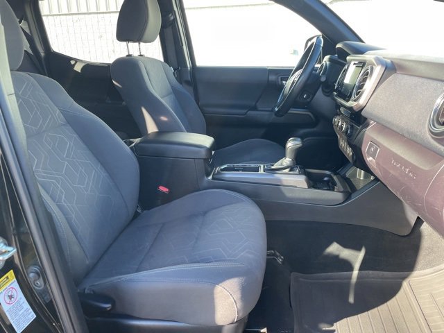 Used 2017 Toyota Tacoma TRD Sport image 16