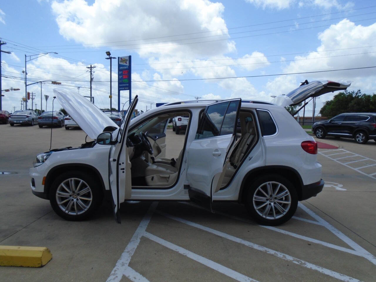 Used 2012 Volkswagen Tiguan SE FWD image 25