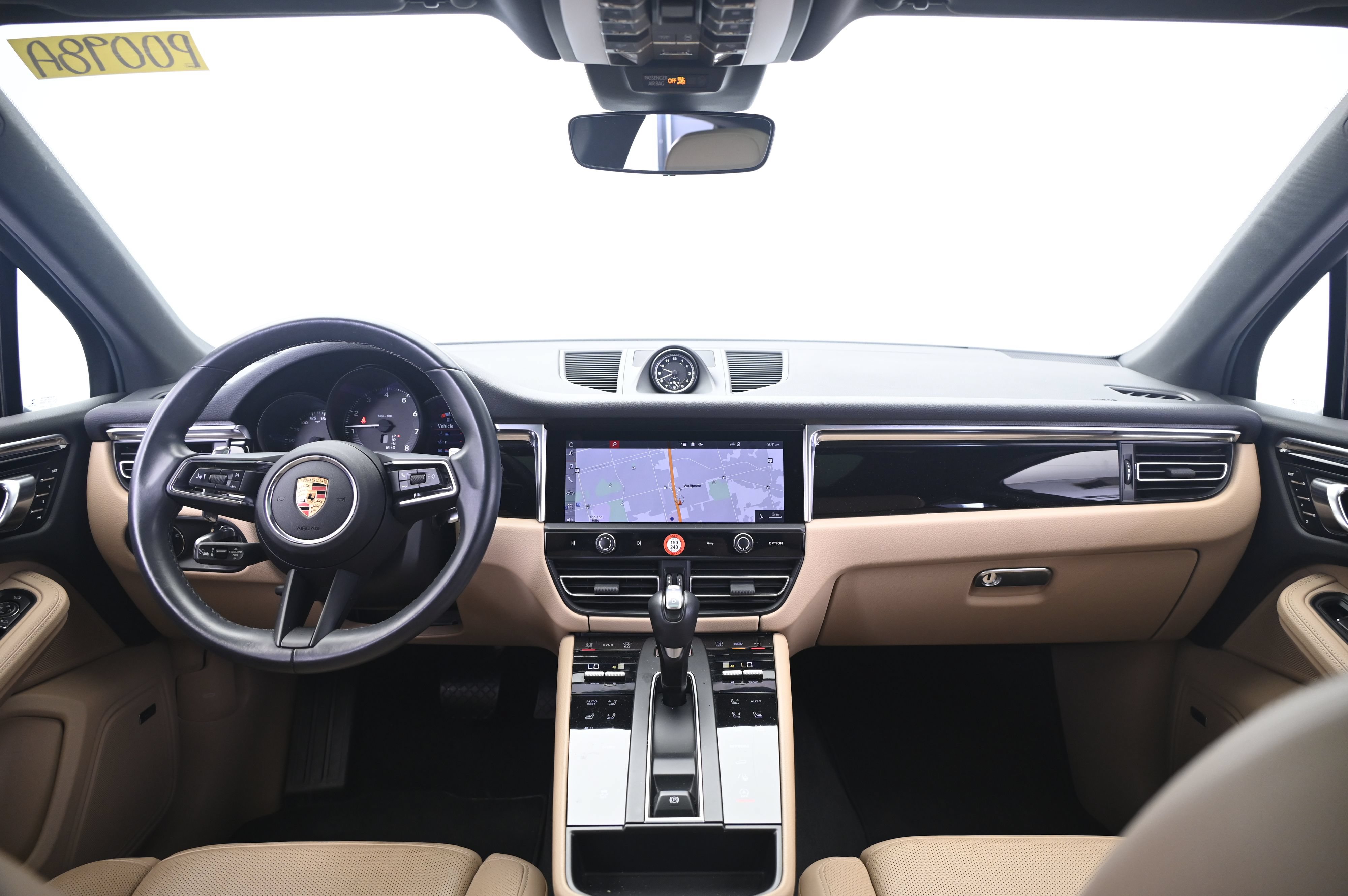 Certified 2022 Porsche Macan AWD/4WD image 31