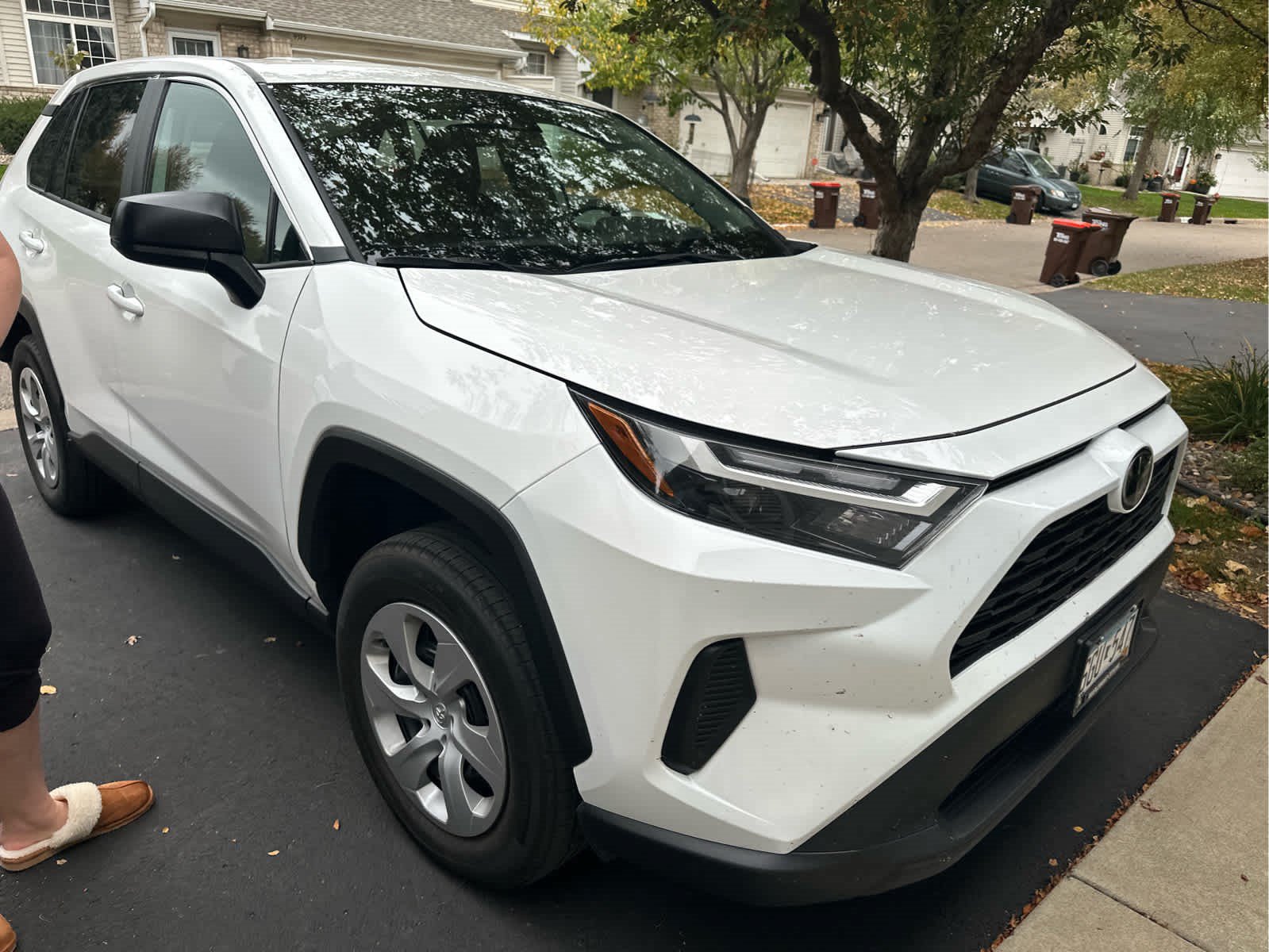 Used 2024 Toyota RAV4 LE AWD/4WD image 4