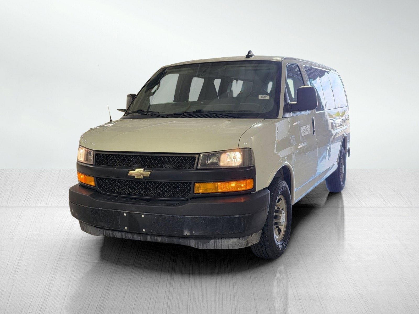 Used 2018 Chevrolet Express 2500 LS w/ Driver Convenience Package image 3