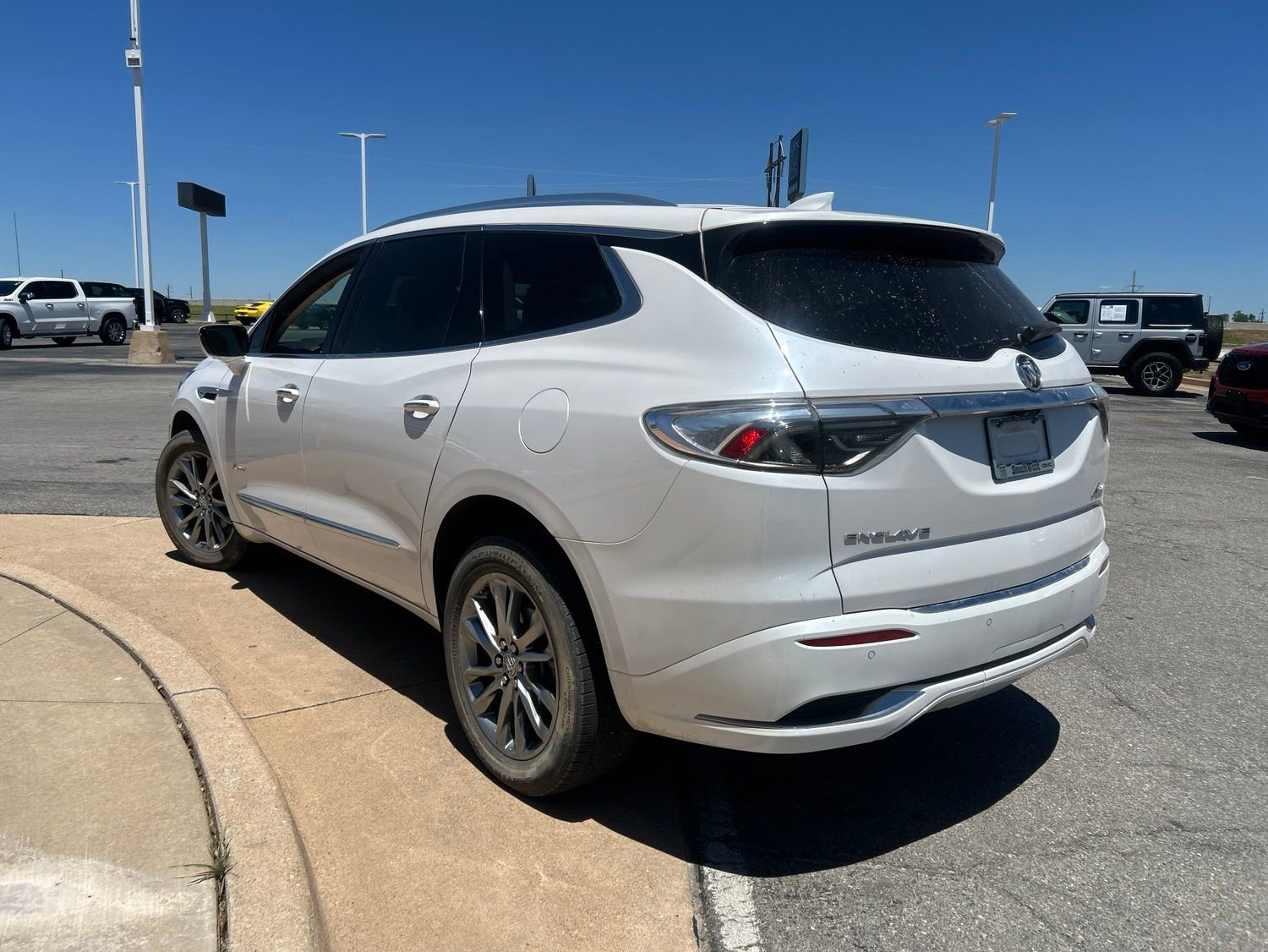 Used 2023 Buick Enclave Avenir w/ Avenir Technology Package FWD image 7