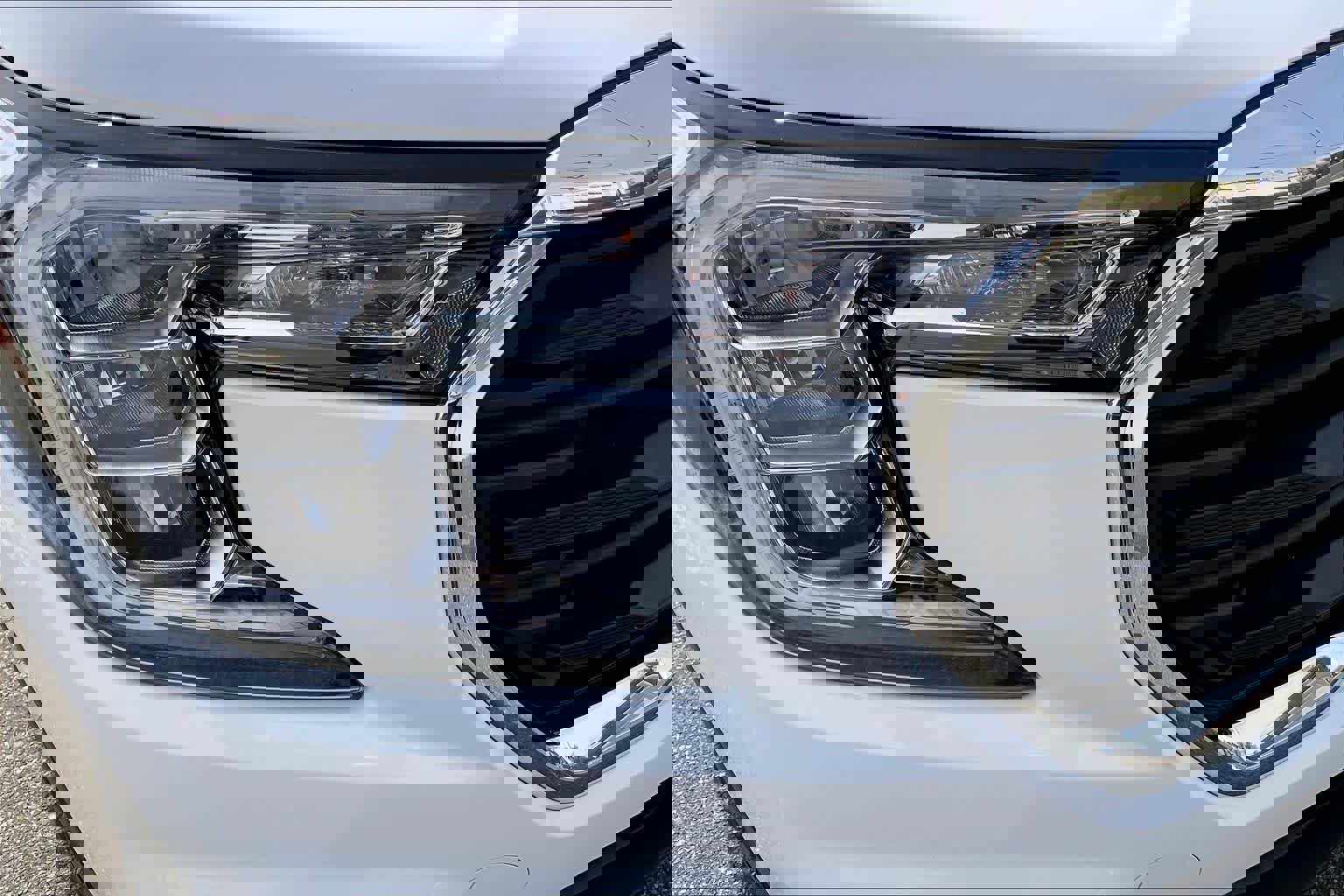 Used 2023 GMC Terrain SLE w/ Driver Convenience Package image 26