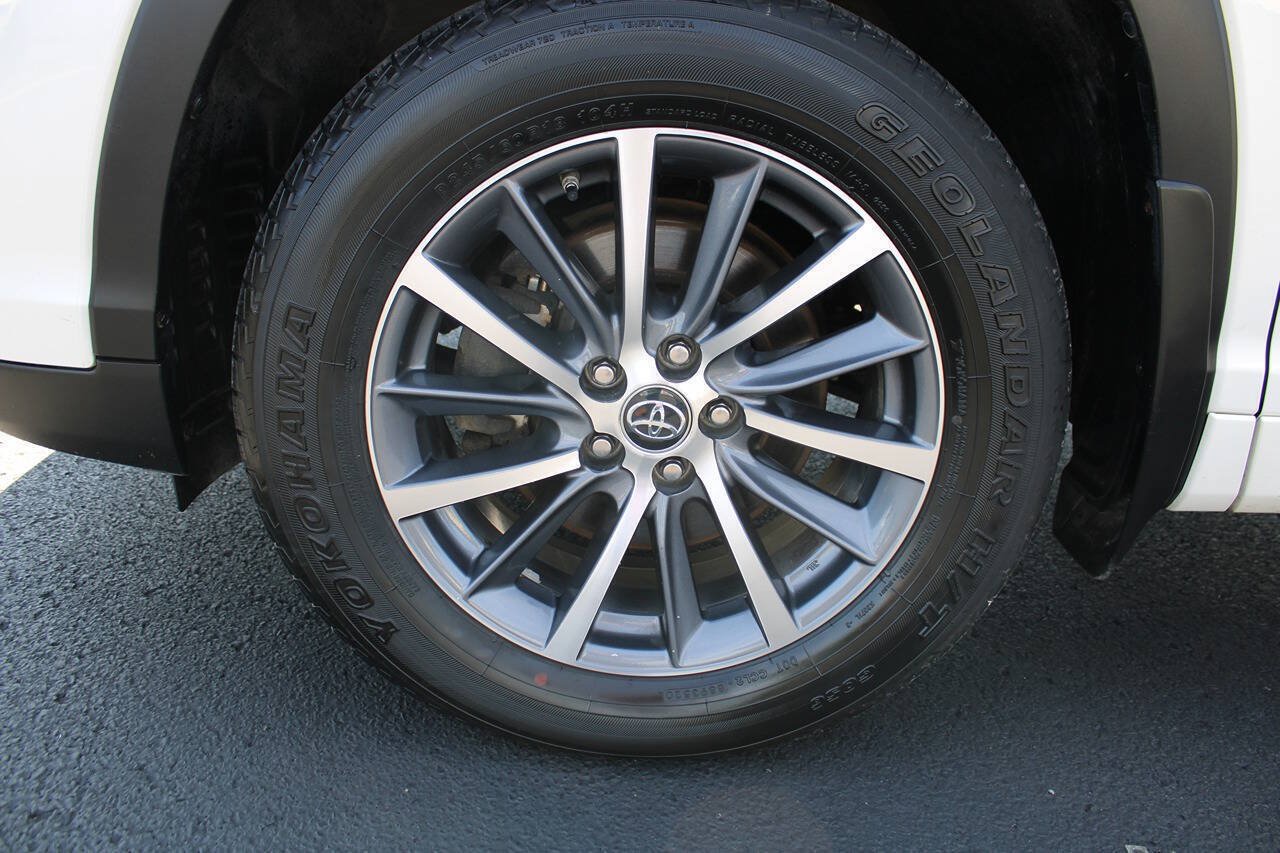 Used 2018 Toyota Highlander XLE AWD/4WD image 11