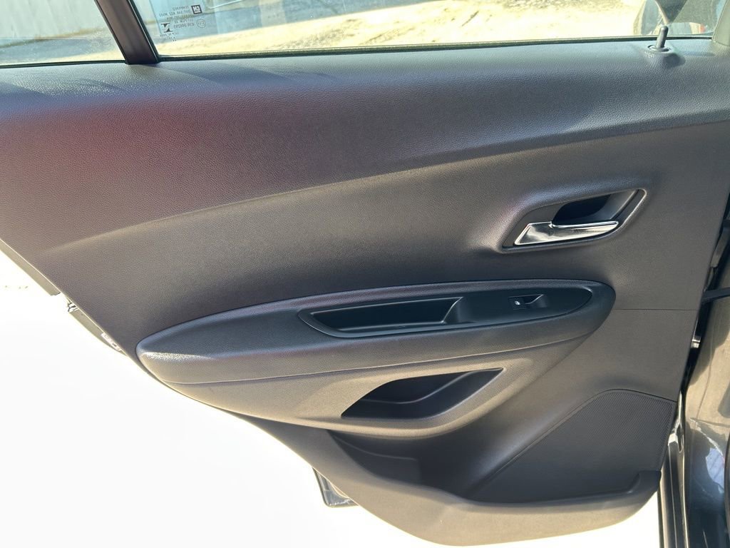 Used 2020 Chevrolet Trax LS image 28