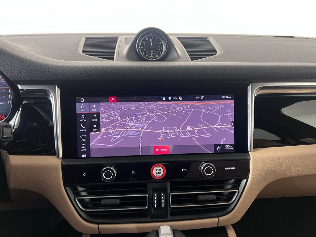 Certified 2025 Porsche Macan image 32