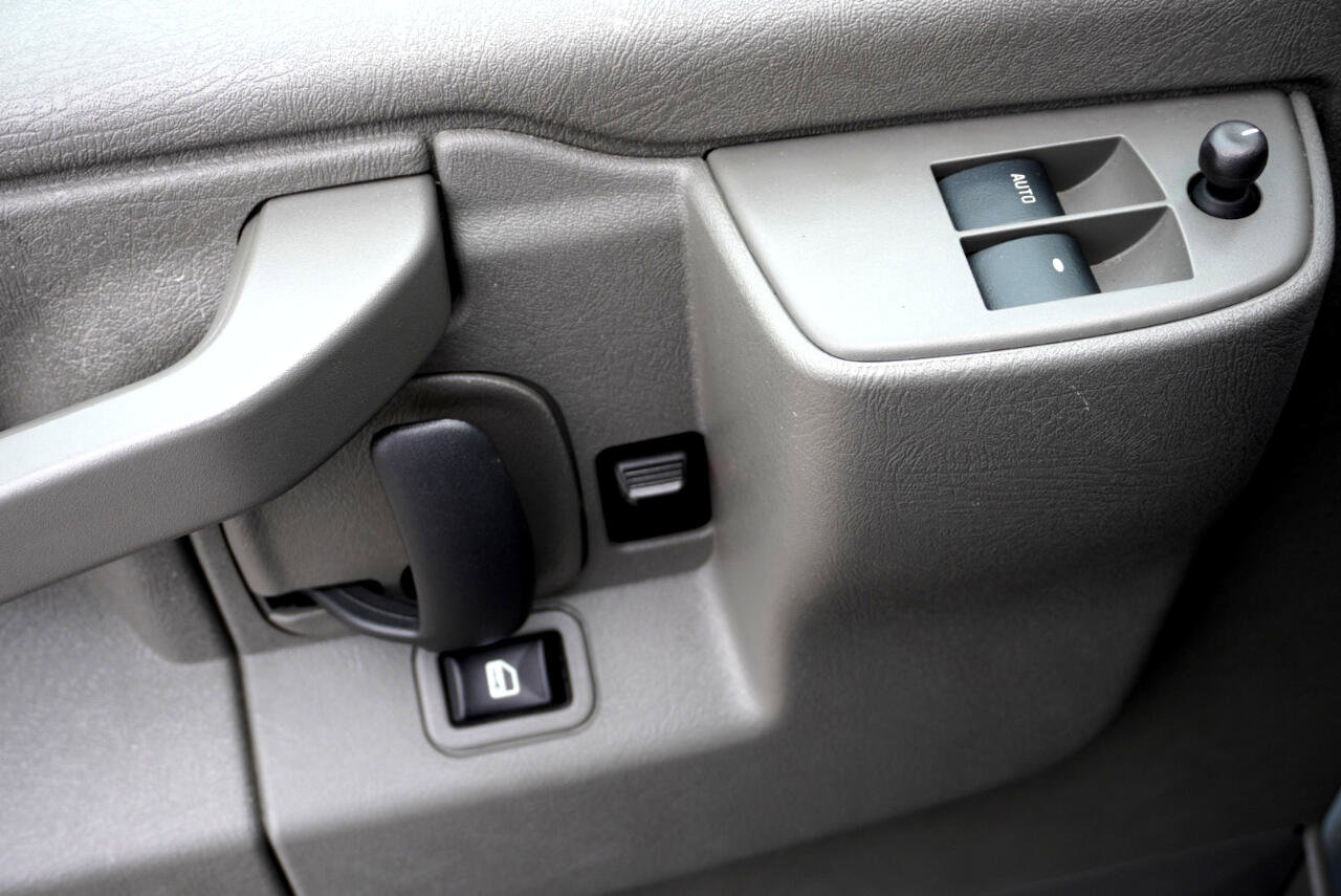 Used 2022 GMC Savana 2500 w/ Driver Convenience Package image 9