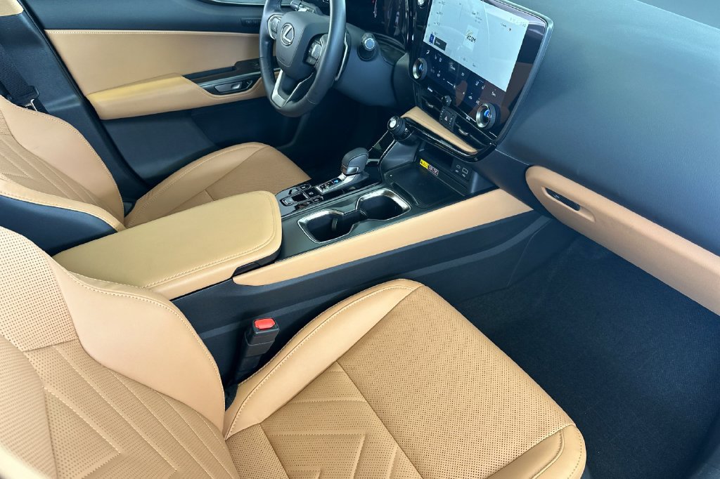 Used 2026 Lexus NX 350 AWD w/ Luxury Package image 18